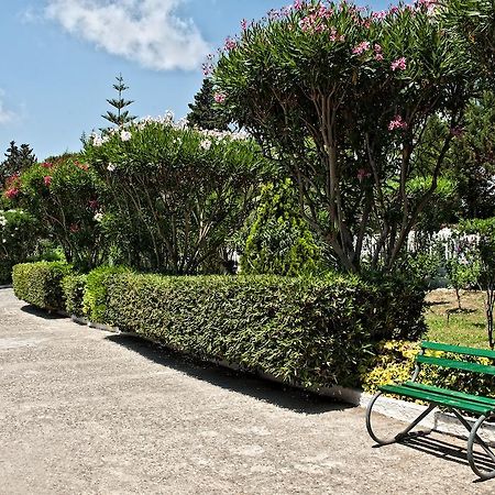 Hotel Villaggio Club Altalia Residence Brancaleone Bagian luar foto