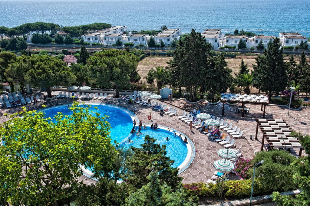 Hotel Villaggio Club Altalia Residence Brancaleone Bagian luar foto