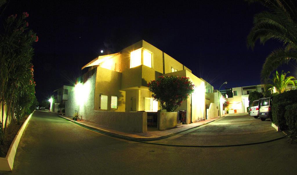 Hotel Villaggio Club Altalia Residence Brancaleone Bagian luar foto
