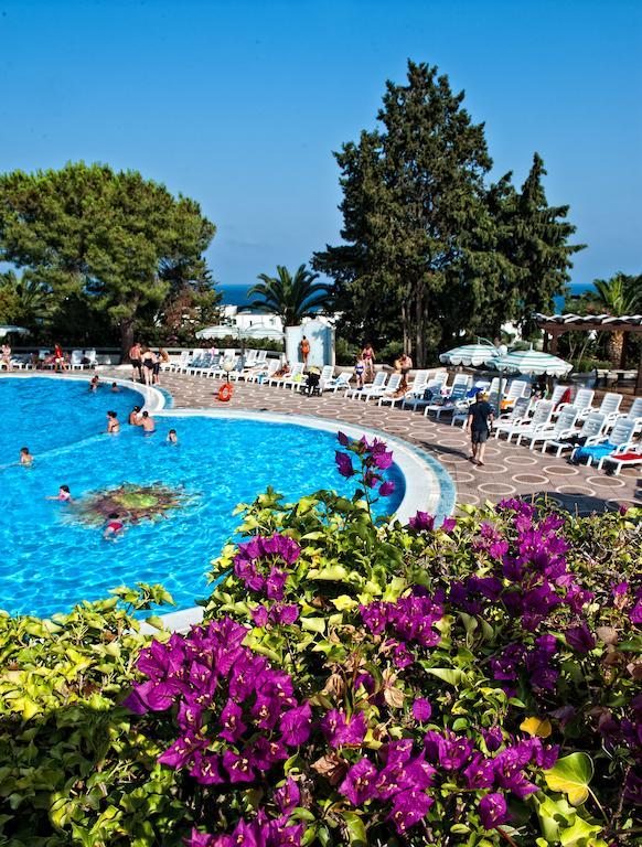 Hotel Villaggio Club Altalia Residence Brancaleone Bagian luar foto